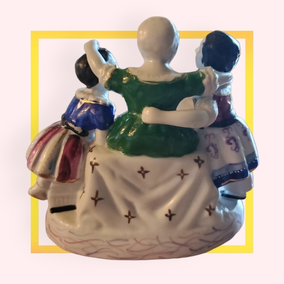 GERMAN PORCELAIN INKWELL "A TRIO OF CHILDREN AT PLAY" IN RARE PETITE SIZE - Picture 2 of 5